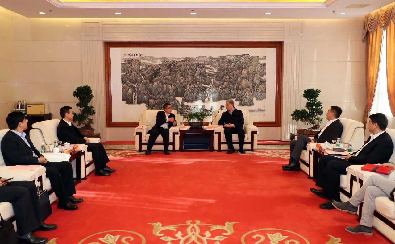 雷凡培會見中國船級社黨委副書記、總裁莫鑒輝一行